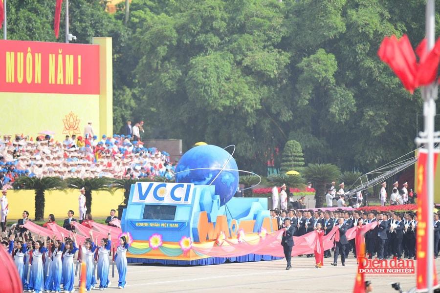 Khối Doanh nhân Việt Nam diễu hành ngày Quốc khánh 2/9: Dấu ấn trong ngày hội lớn của dân tộc