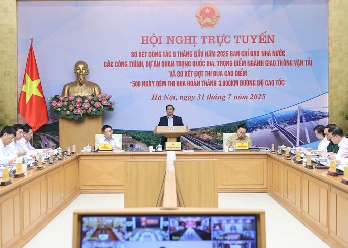 Thủ tướng: Đẩy nhanh tiến độ, hoàn thành mục tiêu 3.000 km đường bộ cao tốc trong năm 2025