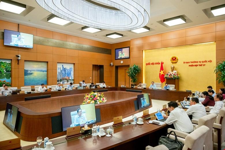 "Không để bị tác động bởi bất cứ lợi ích nhóm nào trong xây dựng luật"