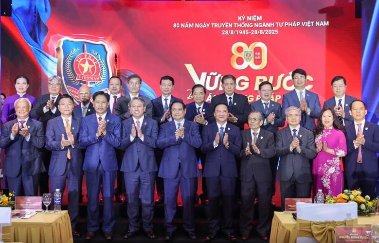 Thủ tướng: Đưa thể chế, pháp luật trở thành "đột phá của đột phá"