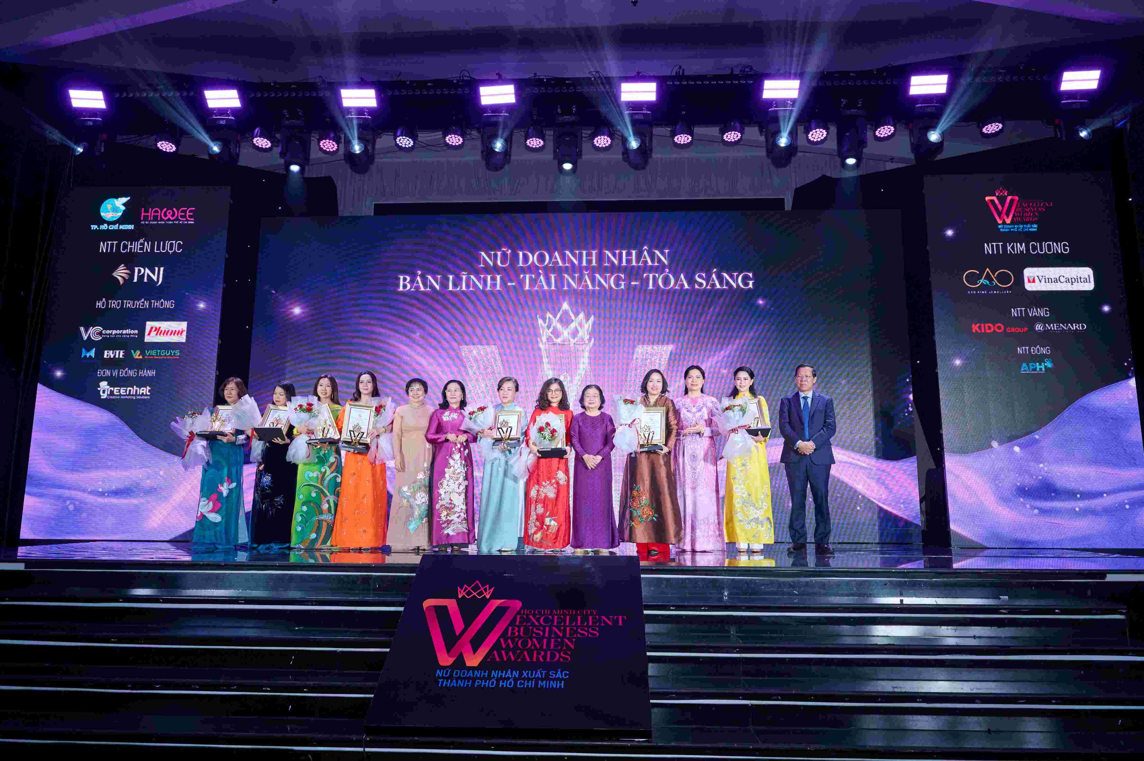 tphcm-vinh-danh-11-nu-doanh-nhan-xuat-sac-va-noi-bat