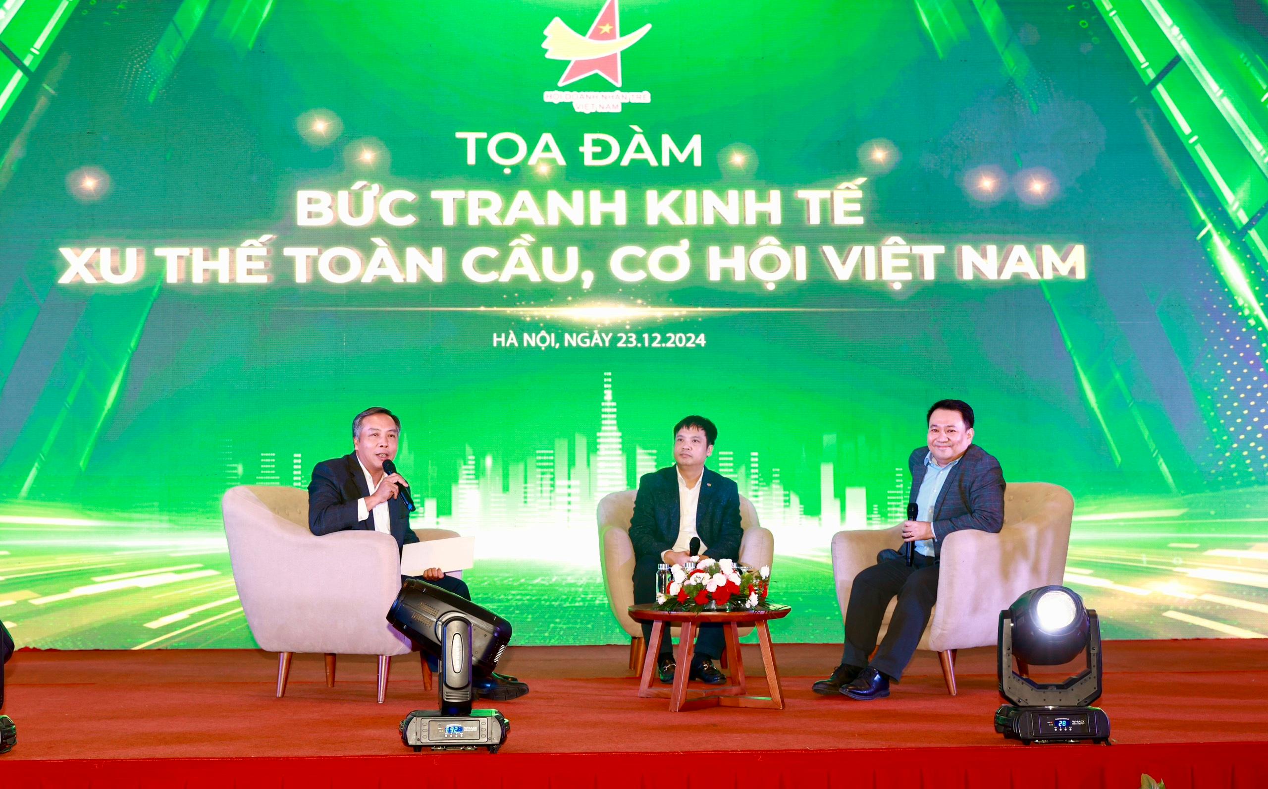 Lãnh đạo FPT, PNJ dự báo tình hình kinh tế 2025 và cơ hội cho doanh nghiệp Việt