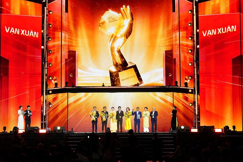 VinFast giành “bộ tứ” giải thưởng danh giá tại Vạn Xuân Awards 2025