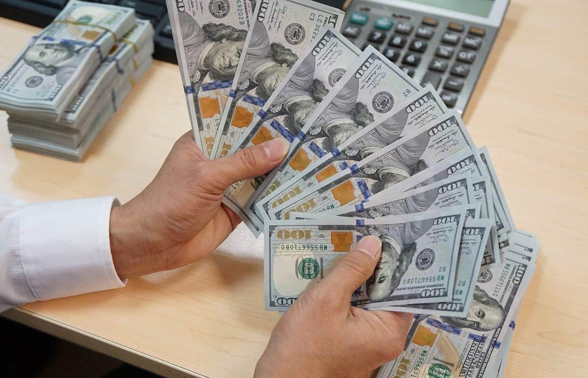 Giá USD ngân hàng cao chưa từng có, tỷ giá trung tâm lập đỉnh mới