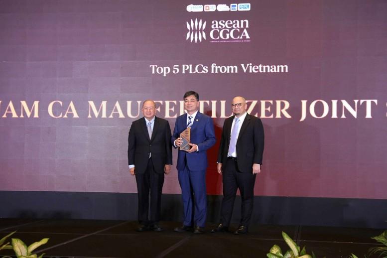 pvcfc-duoc-vinh-danh-top-5-doanh-nghiep-niem-yet-viet-nam-acgs-2024