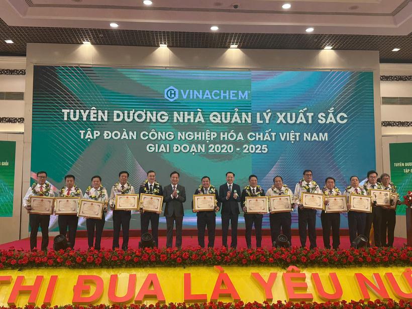 Ông Ngô Văn Đông được vinh danh Nhà lãnh đạo xuất sắc của Tập đoàn Hoá chất VN