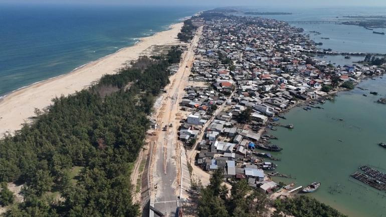 do-thi-hue-mo-rong-canh-cua-ve-phia-bien