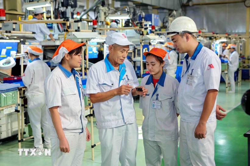 viet-nam-tro-thanh-mot-trong-nhung-nuoc-tang-truong-nang-dong-nhat-khu-vuc