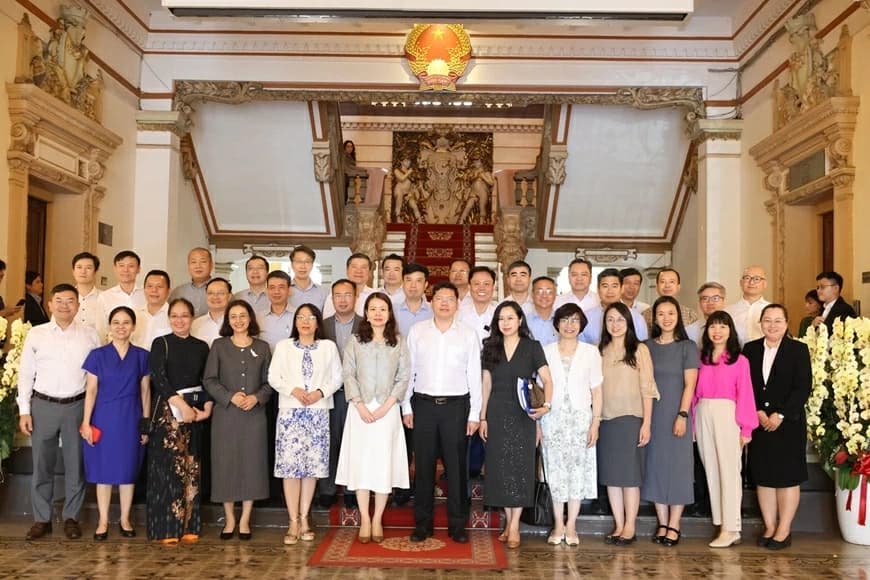 ngoai-giao-kinh-te-be-phong-chien-luoc-dua-tp-ho-chi-minh-va-vung-nam-bo-hoi-nhap-trong-ky-nguyen-moi