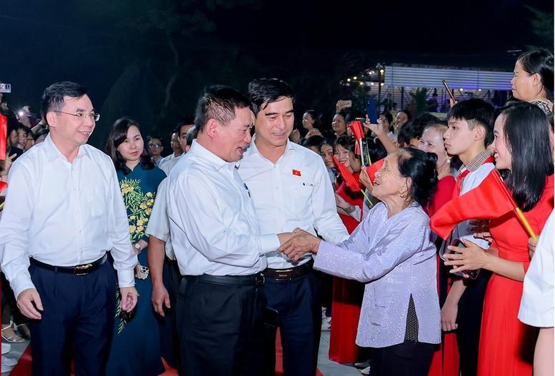 Chung sức, chung lòng, "tăng tốc" dựng xây đất nước ngày càng giầu mạnh, nhà nhà ấm no, hạnh phúc