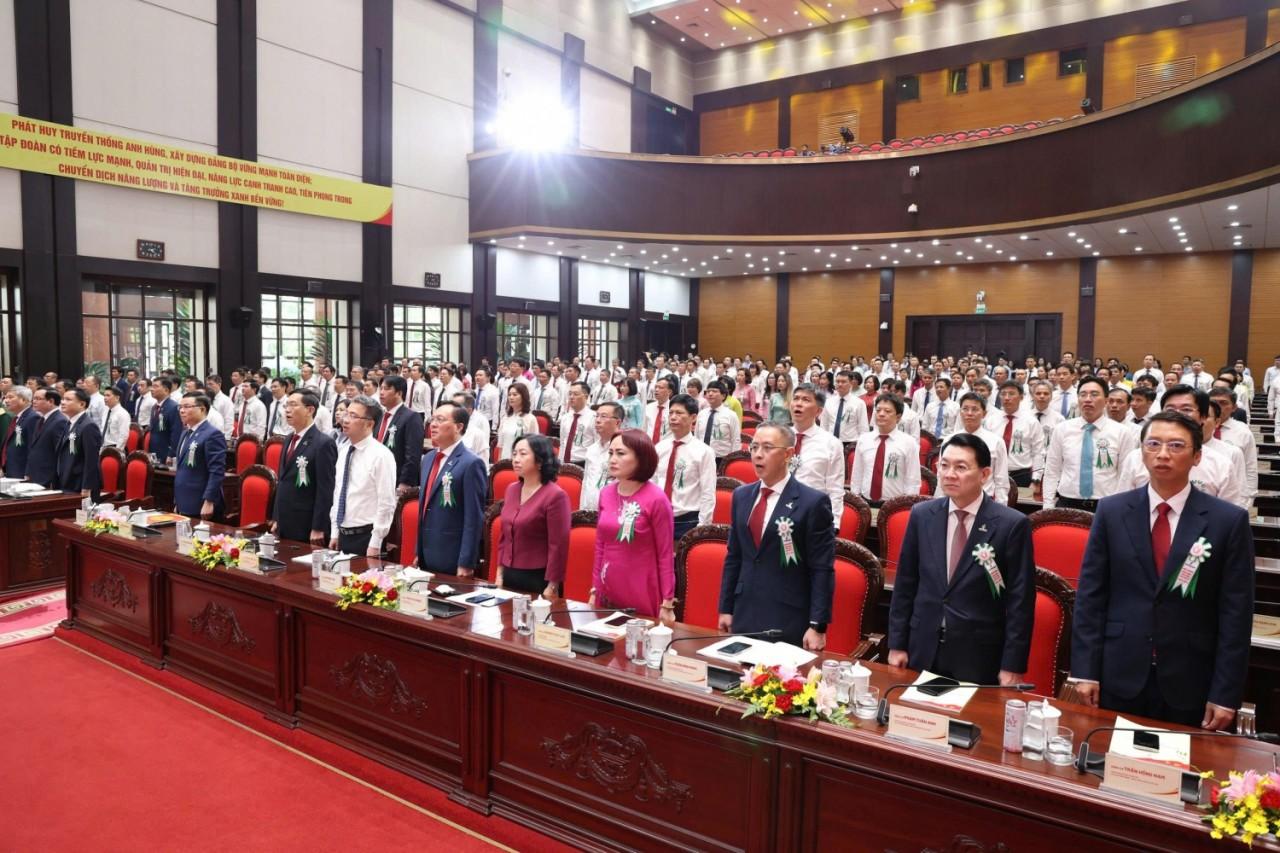de-phong-trao-thi-dua-thuc-su-la-dong-luc-thuc-hien-thang-loi-cac-muc-tieu-phat-trien-cua-petrovietnam-trong-giai-doan-moi