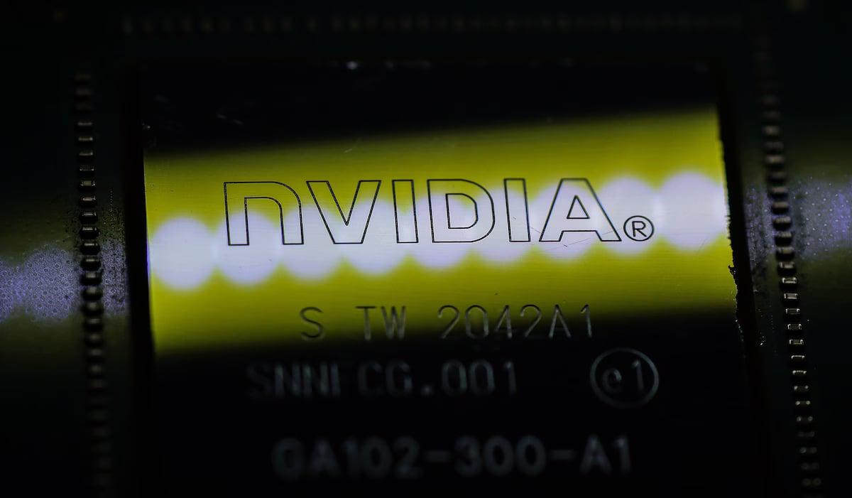 Nvidia trả chính phủ Mỹ 15% tiền bán chip cho Trung Quốc, liệu có vi hiến?