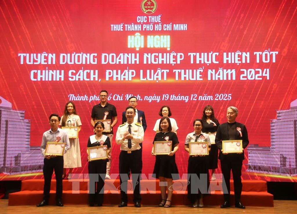 thue-tp-ho-chi-minh-vinh-danh-262-doanh-nghiep-tieu-bieu