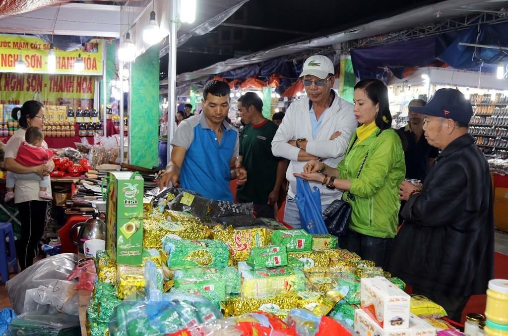 khai-mac-hoi-cho-thuong-mai-du-lich-quoc-te-viet-trung
