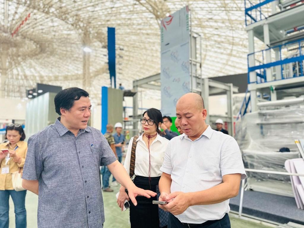 Ngành công thương gấp rút hoàn tất gian trưng bày Triển lãm thành tựu kinh tế-xã hội