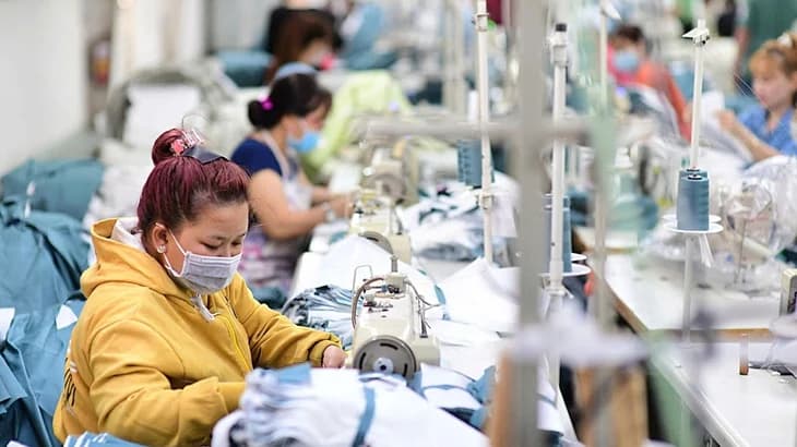 Doanh nghiệp đầu tư công nghệ để vượt 'bão'