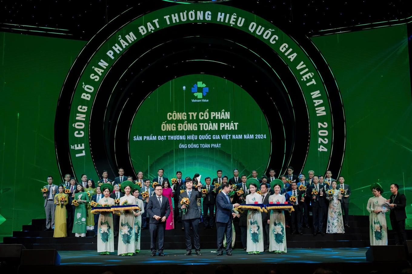 nhan-dien-ong-dong-toan-phat-duoc-vinh-danh-thuong-hieu-quoc-gia-2024