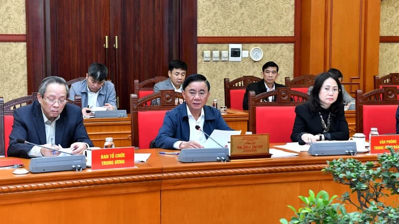 Kết luận của Bộ Chính trị về điều chỉnh phạm vi và đối tượng áp dụng chính sách, chế độ đối với cán bộ trong thực hiện sắp xếp