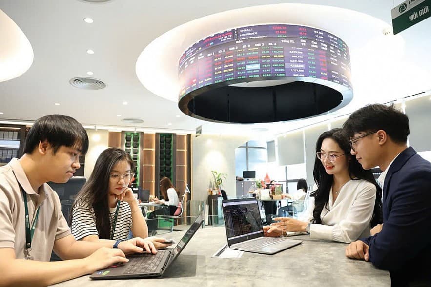 nang-hang-buoc-tien-chien-luoc-trong-phat-trien-thi-truong-tai-chinh