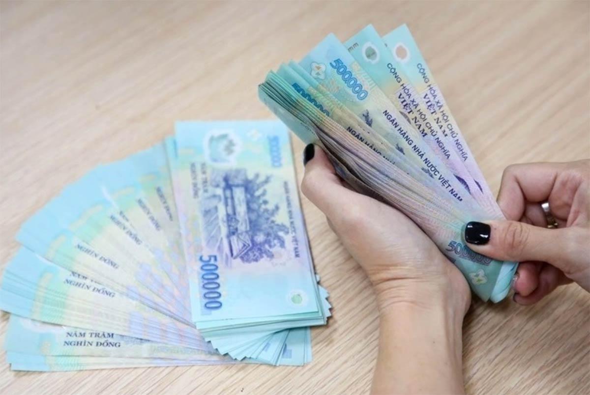 Những trường hợp nợ thuế sắp bị khấu trừ tiền lương, phong tỏa tài khoản