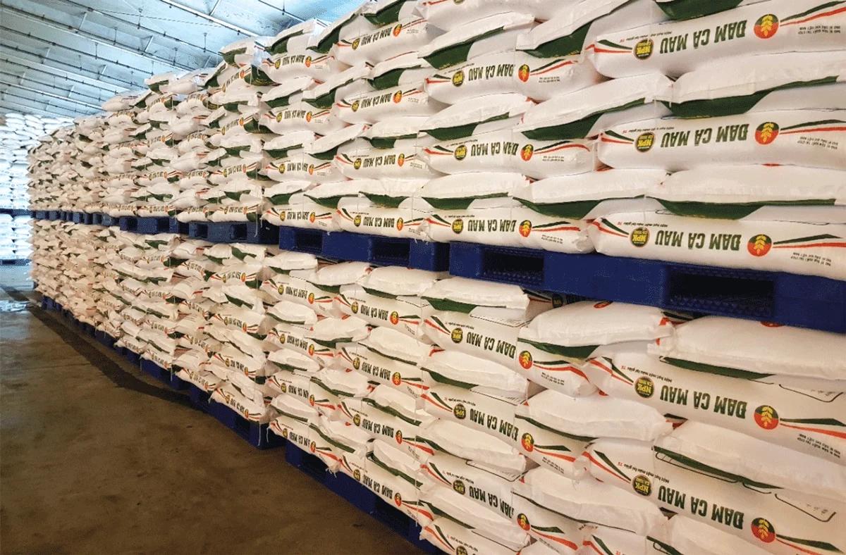 mot-dn-huong-loi-lon-nho-tich-tru-hang-ton-kho-truoc-cang-thang-trung-dong