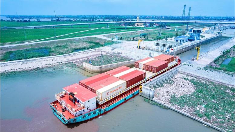 day-manh-van-tai-thuy-va-duong-sat-buoc-di-chien-luoc-cho-logistics-xanh