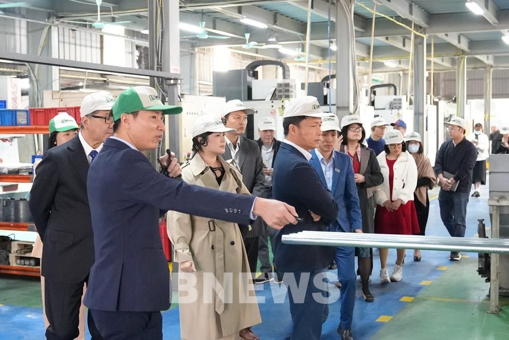 Chuyển đổi số: "Đòn bẩy" để doanh nghiệp tăng năng suất, nâng sức cạnh tranh