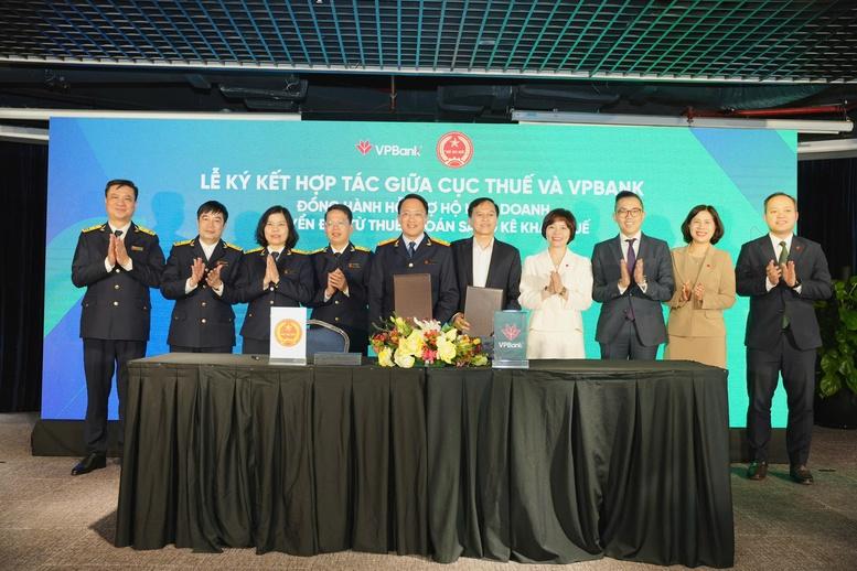 vpbank-ho-tro-ho-kinh-doanh-chuyen-doi-sang-ke-khai-thue