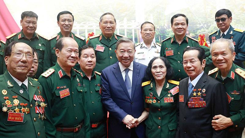 chu-tich-tap-doan-kn-holdings-le-van-kiem-chat-linh-tham-dam-trong-moi-quyet-sach-kinh-doanh