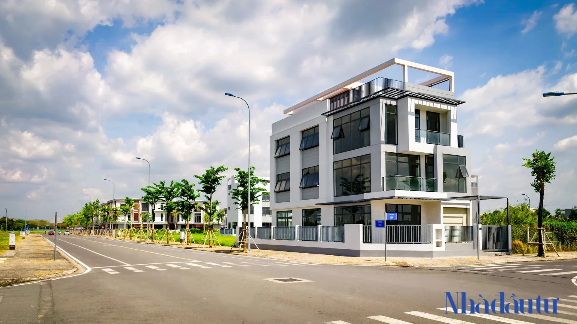 bom-tien-vao-nen-kinh-te-bat-dong-san-lieu-co-nhay-mua