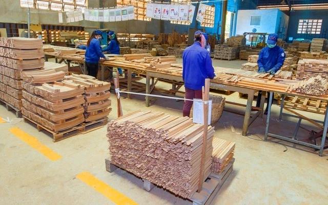 Ngành gỗ tăng trưởng dưới sức ép cạnh tranh thuế nhập khẩu