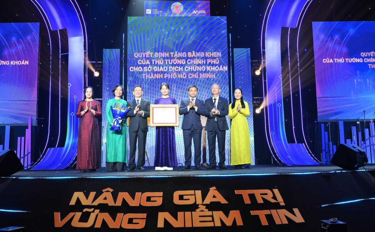 HOSE: 25 năm nỗ lực đóng góp vào sứ mệnh dẫn vốn cho nền kinh tế