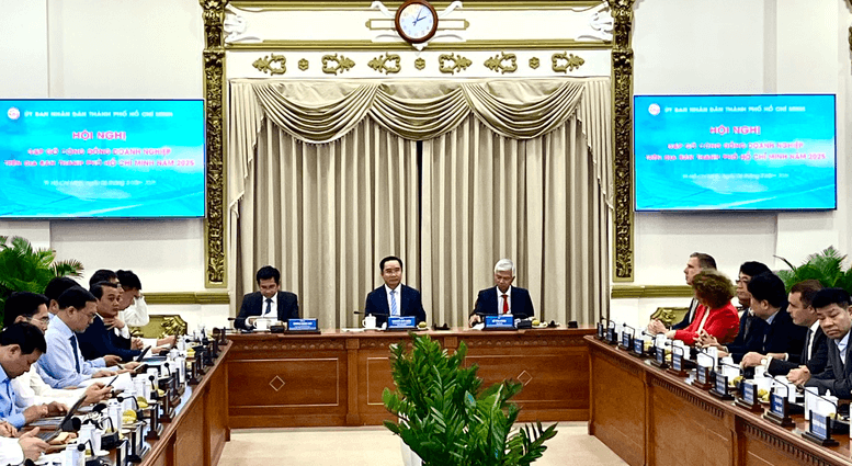 lanh-dao-tphcm-lang-nghe-dn-de-go-vuong-thuc-day-phat-trien-kinh-te