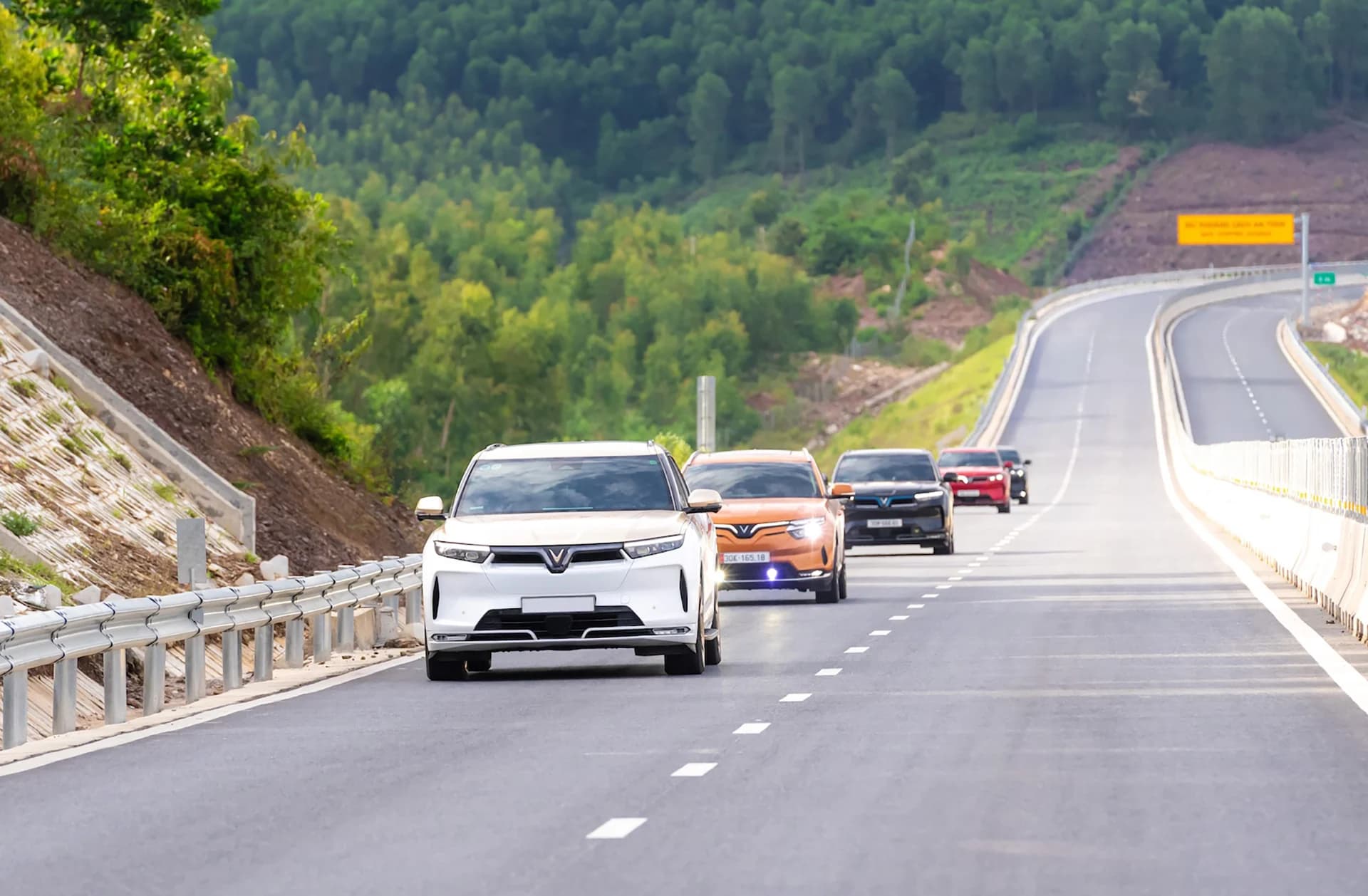 vinfast-thu-gan-36-ty-usd-nam-2025