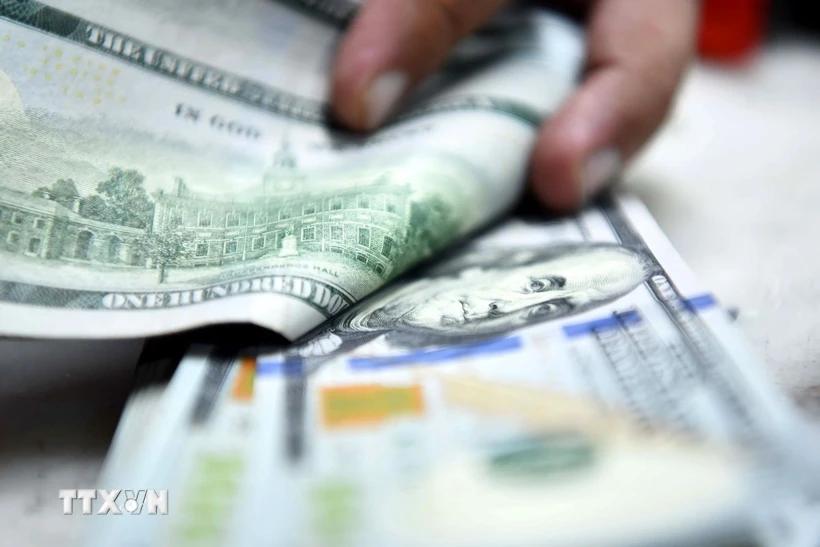 dong-usd-manh-gay-ap-luc-len-chung-khoan-chau-a