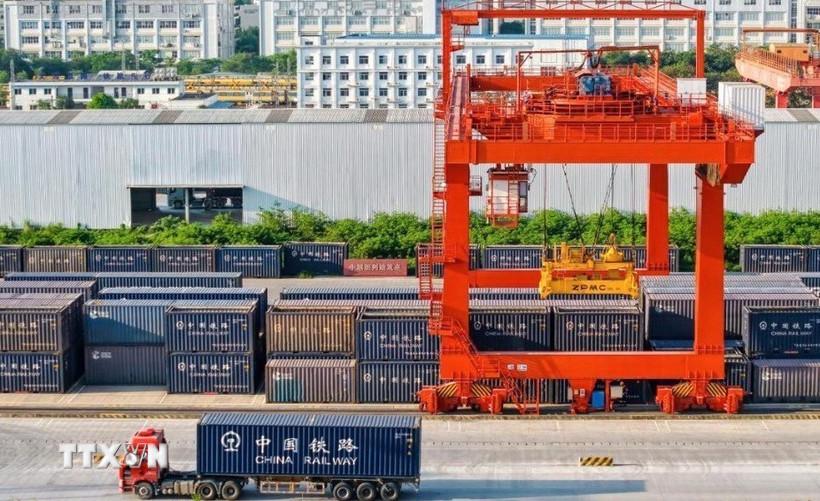 Hàng hóa vận chuyển bằng tàu liên vận Việt-Trung tăng mạnh