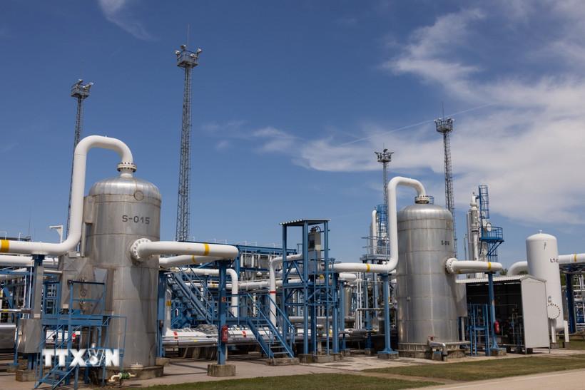 Sau “cơn sốt” giá dầu, giá khí đốt tại châu Âu tăng vọt 30%