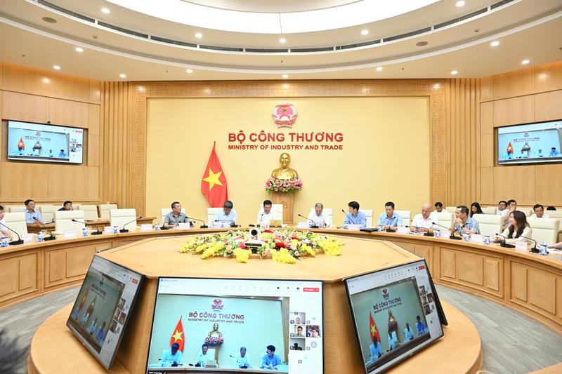 Bộ Công Thương quyết liệt điều hành, tháo gỡ khó khăn xuất khẩu gạo