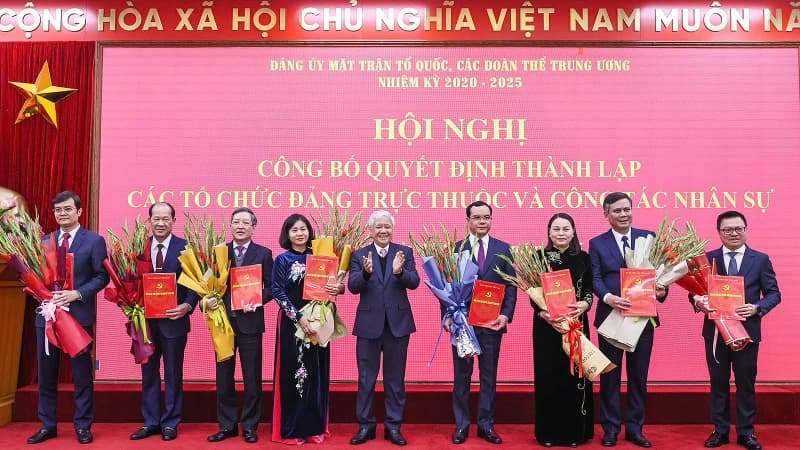 cong-bo-quyet-dinh-thanh-lap-cac-to-chuc-dang-truc-thuoc-dang-uy-mat-tran-to-quoc-cac-doan-the-trung-uong