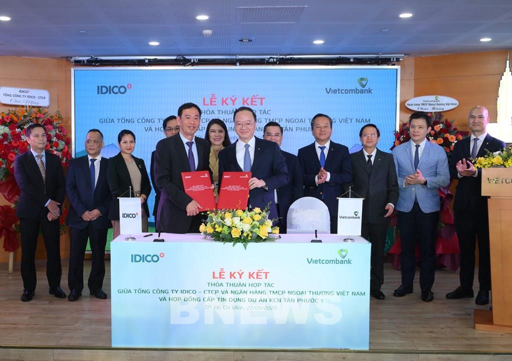 Vietcombank ký kết hợp tác với IDICO chuyển đổi bền vững