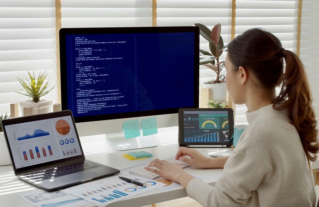 doanh-nghiep-dieu-chinh-tang-luong-canh-tranh-nguon-nhan-luc