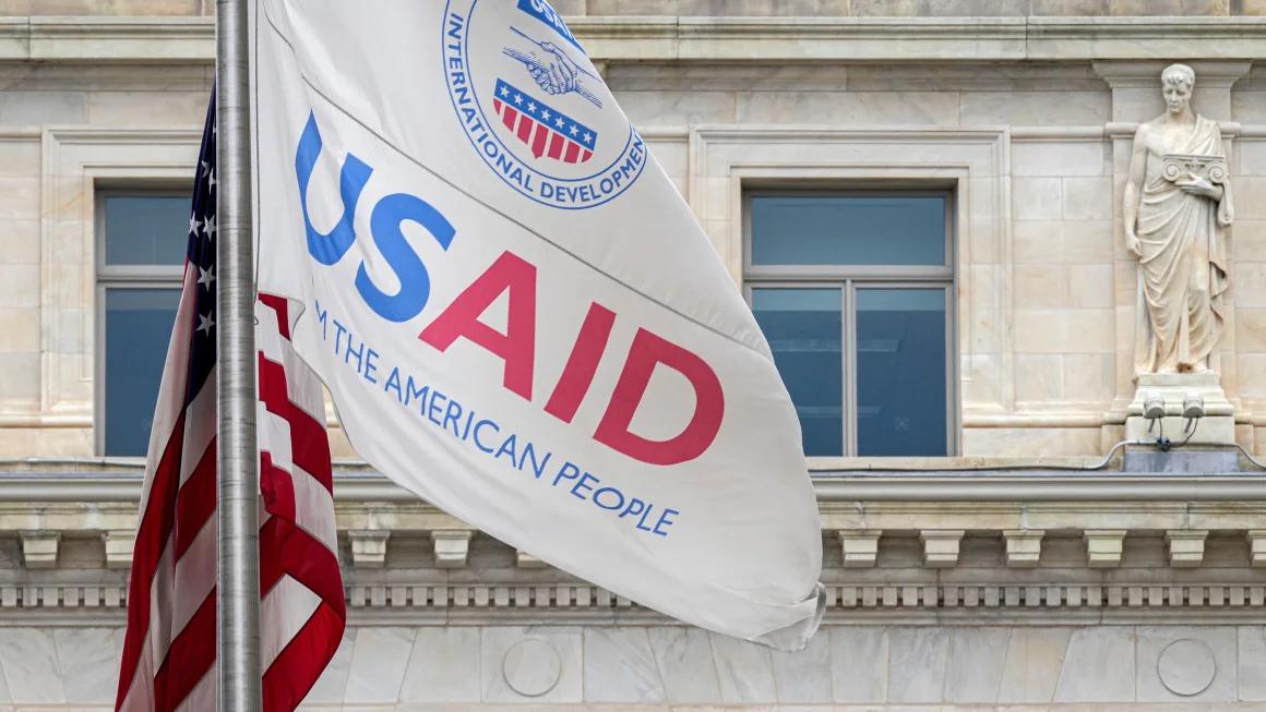 chinh-quyen-my-se-sa-thai-2000-nhan-vien-usaid