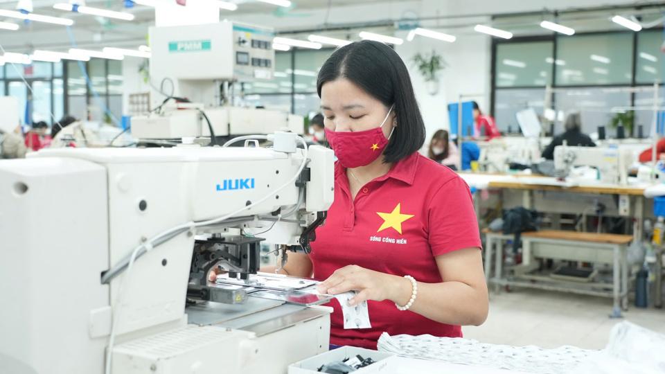 doanh-nghiep-det-may-no-luc-but-pha