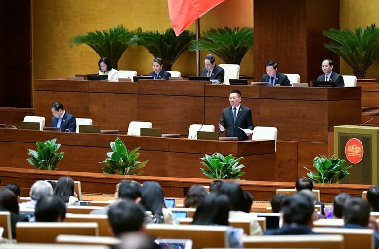 the-gioi-dang-that-chat-chinh-sach-tai-khoa-nhung-viet-nam-van-mo-rong-de-ho-tro-doanh-nghiep