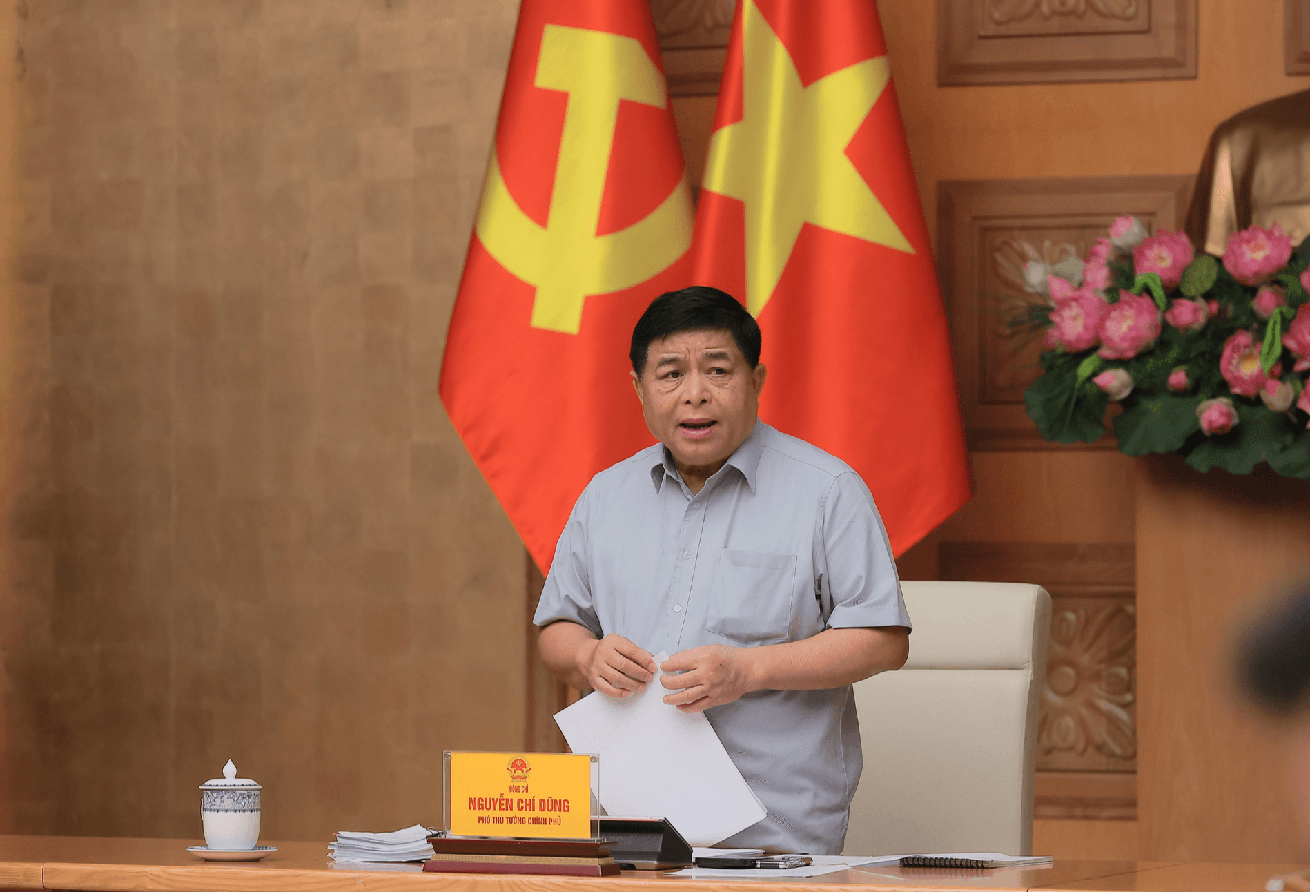 Nghiên cứu, đề xuất ban hành Nghị quyết của Bộ Chính trị về phát triển doanh nghiệp Nhà nước