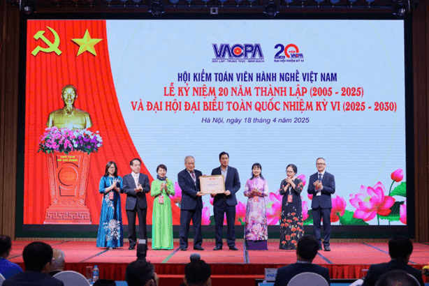 vacpa-hoi-thanh-vien-cua-vcci-to-chuc-thanh-cong-tot-dep-le-ky-niem-20-nam-thanh-lap-hoi-2005-2025