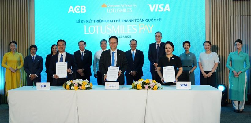 vietnam-airlines-ra-mat-the-hoi-vien-tich-hop-thanh-toan-da-trai-nghiem