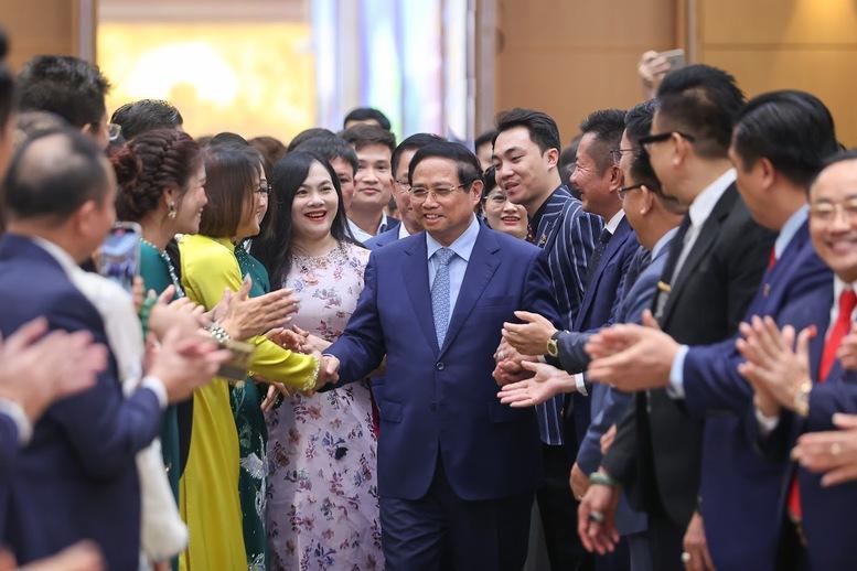 doanh-nhan-viet-nam-kien-tao-thinh-vuong-phung-su-to-quoc