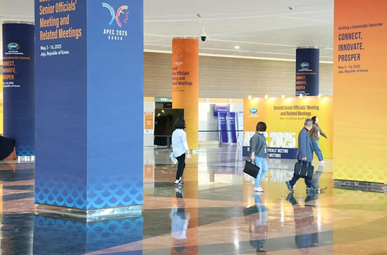 hoi-nghi-quan-chuc-cap-cao-apec-lan-thu-2-dien-ra-o-dao-jeju-han-quoc