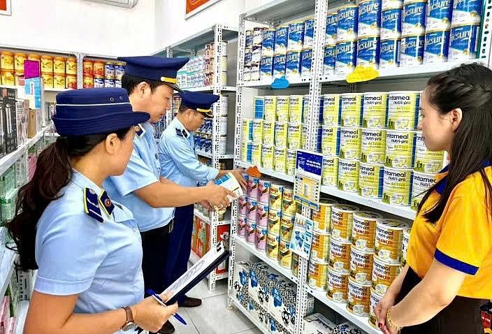 mo-dot-cao-diem-triet-pha-hang-gia-hang-lau